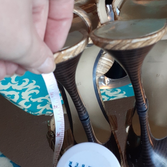 ANN MARINO - Strapped Cork Tan & Dark Brown Heels - Picture 5 of 8